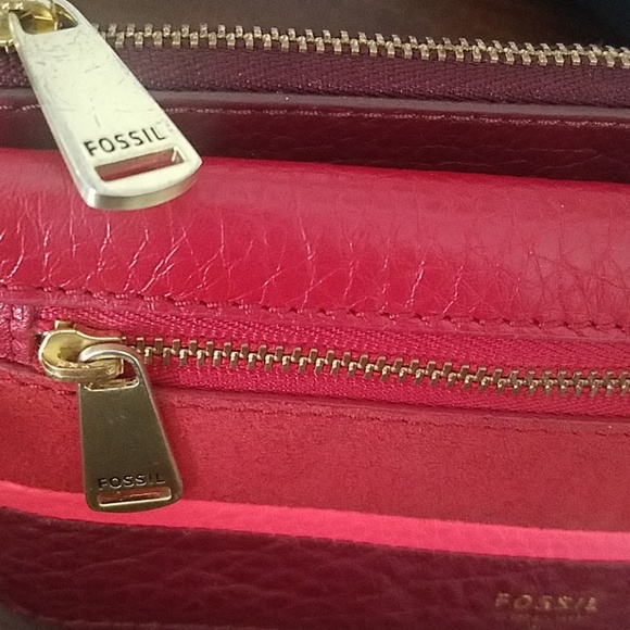 Fossil wallet..cute..excellent condition used briefly!!!! - Picture 4 of 4